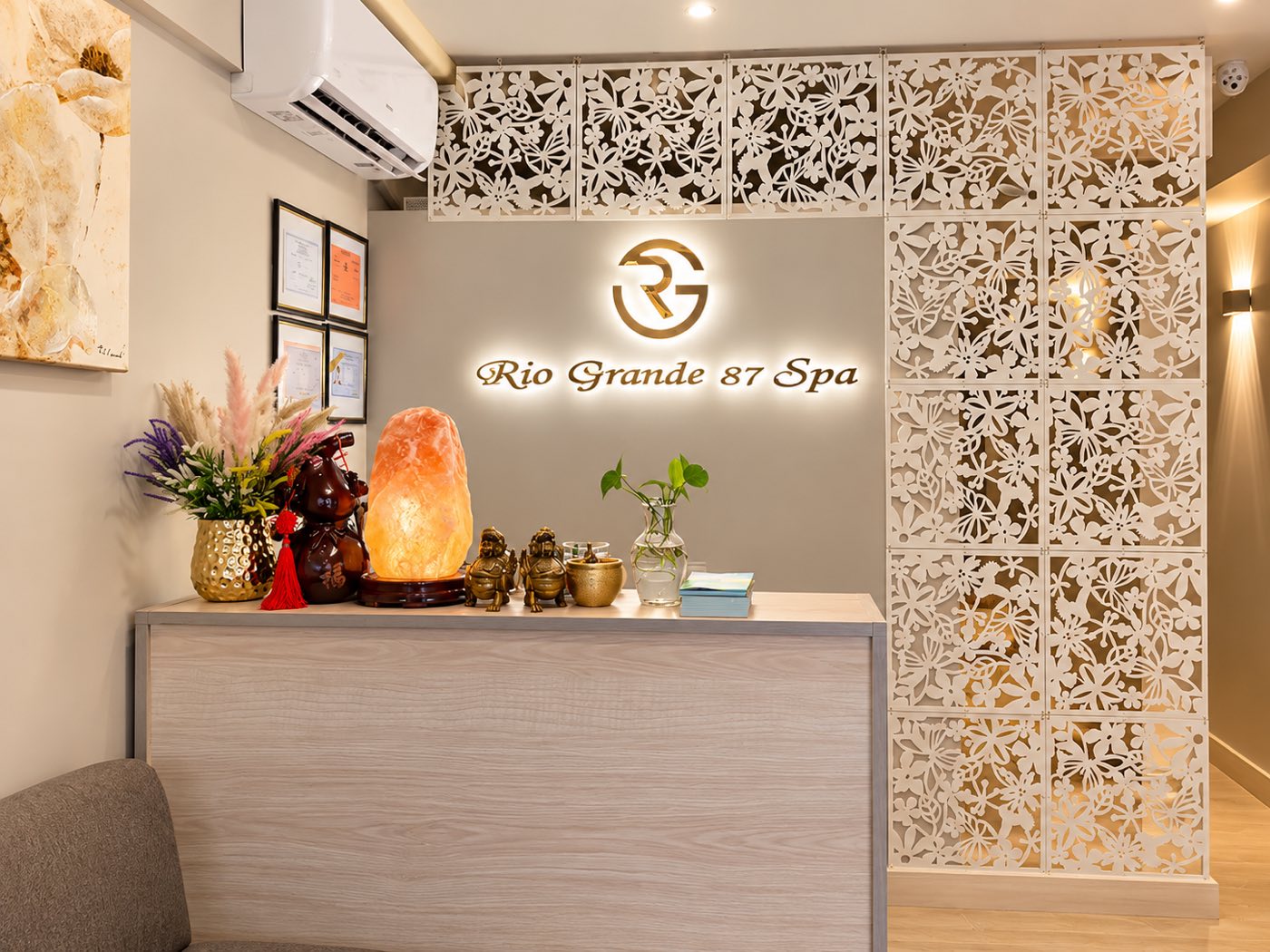 Reception at Rio Grande 87 Spa, a head spa on East 87th Street on the Upper East Side of New York